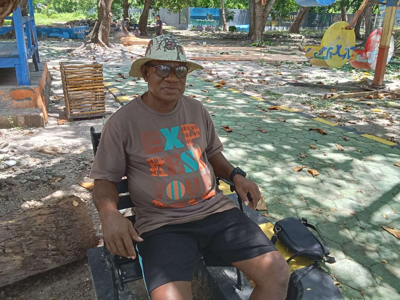 Pak One, the man who be friend with Mawar the dugong in Alor.